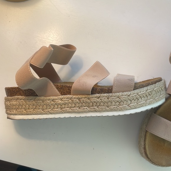 Steve Madden 9.5 - Picture 2 of 3